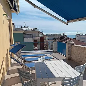 attico-con-grande-terrazzo.hotelitalianriviera.com/